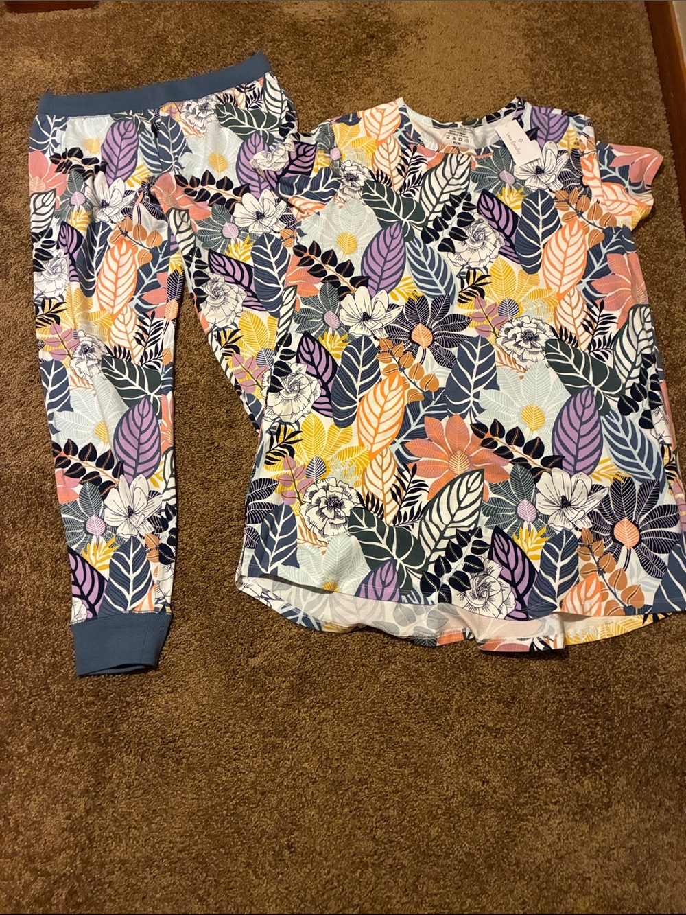 VERA BRADLEY. “Palm Floral” Leaf Print Jogger Pants AND Night Dress. Size M NWT